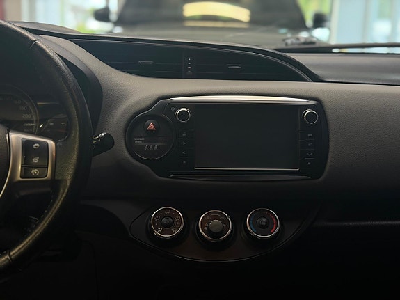 Toyota Yaris 11 of 23