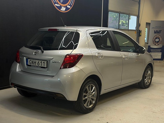 Toyota Yaris 21 of 23