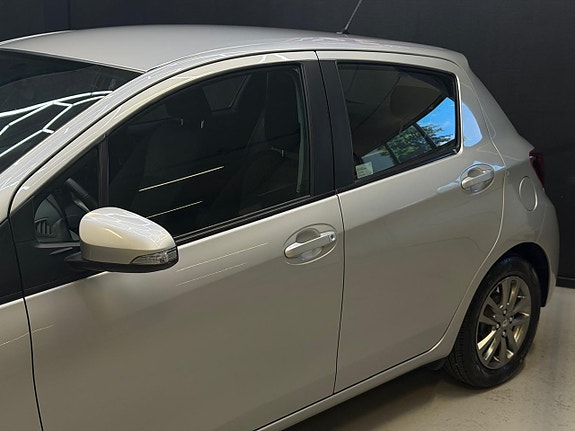 Toyota Yaris 14 of 23