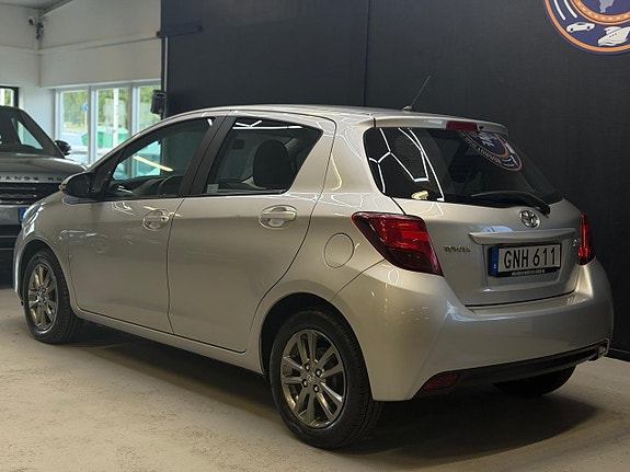 Toyota Yaris 20 of 23