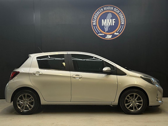 Toyota Yaris 2 of 23