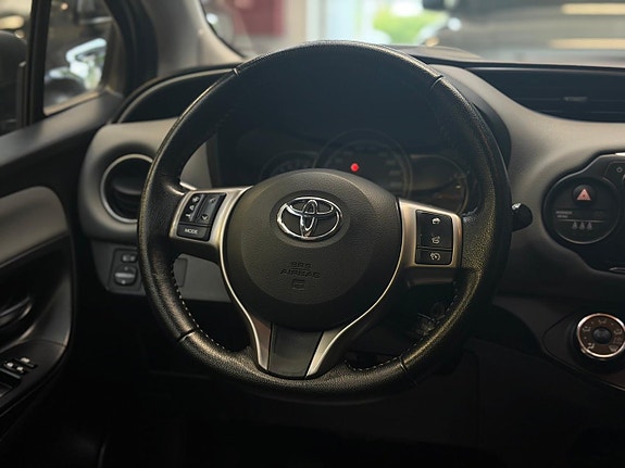 Toyota Yaris 9 of 23