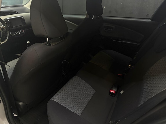 Toyota Yaris 19 of 23