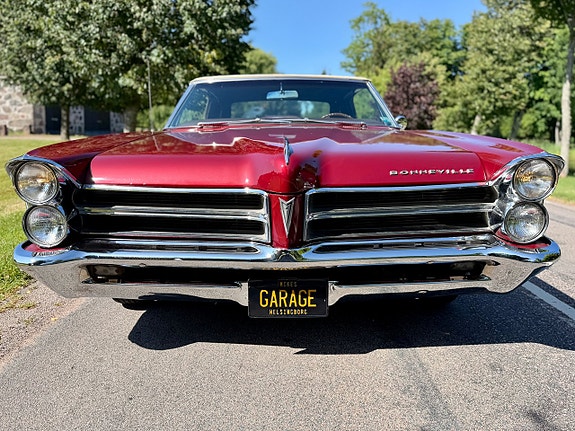 Pontiac Bonneville 2 of 5