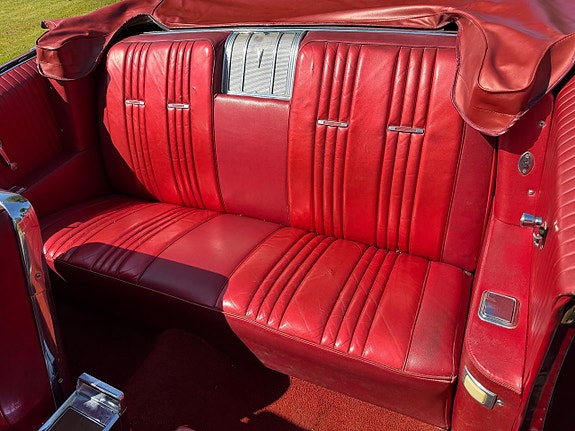 Pontiac Bonneville 18 of 27
