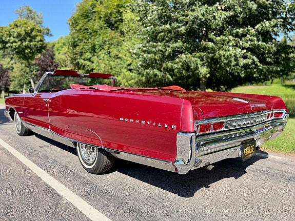 Pontiac Bonneville 4 of 5
