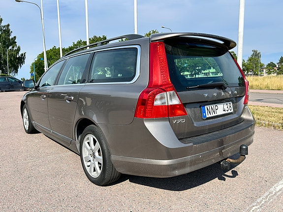 Volvo V70 3 of 5