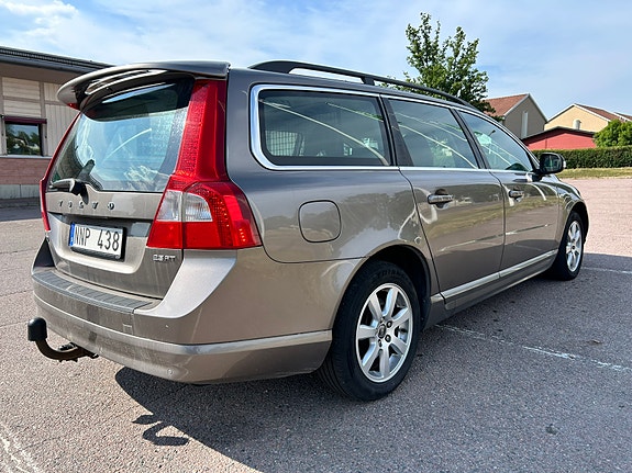 Volvo V70 4 of 5