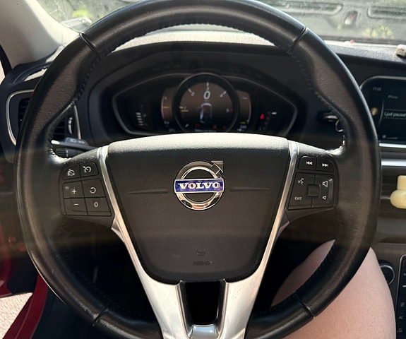 Volvo V40 11 of 15