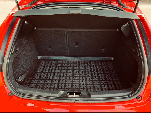 Volvo V40 10 of 15