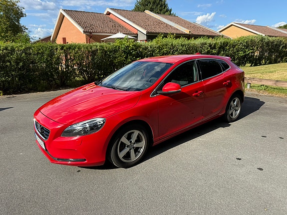 Volvo V40 2 of 5