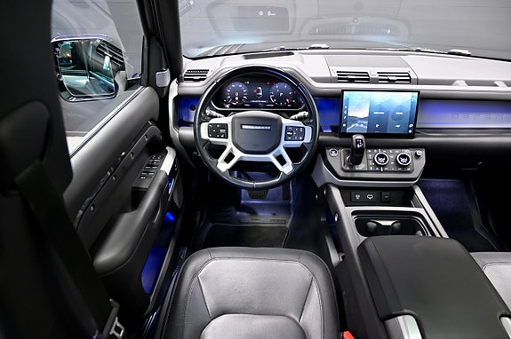Land Rover Defender 130 25 of 30