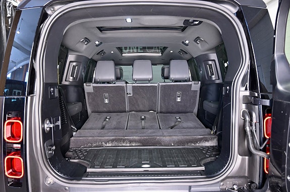 Land Rover Defender 130 9 of 30