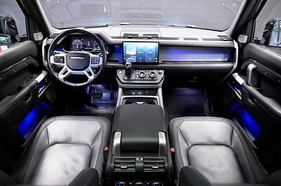 Land Rover Defender 130 24 of 30