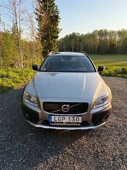 Volvo XC70 2 of 4
