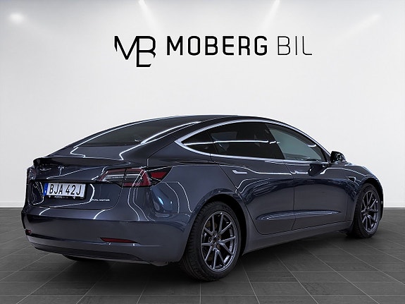 Tesla Model 3 5 of 17