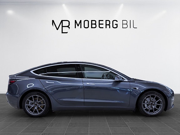 Tesla Model 3 4 of 17