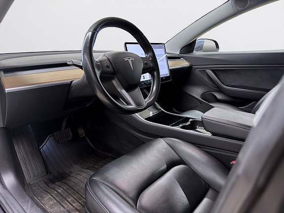 Tesla Model 3 9 of 17