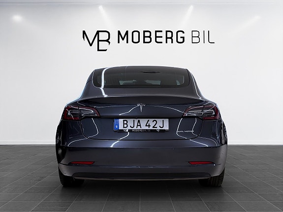 Tesla Model 3 6 of 17