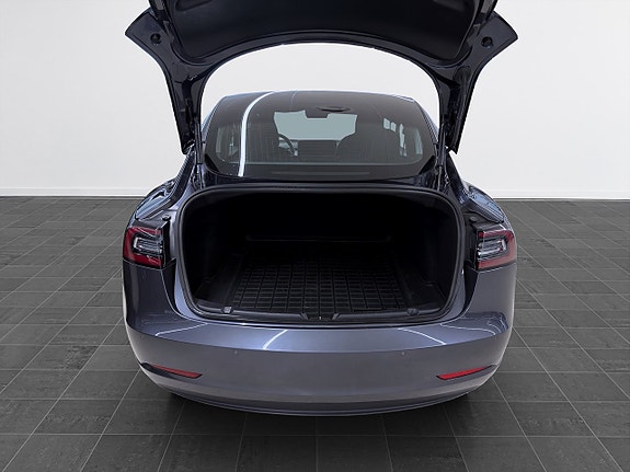 Tesla Model 3 16 of 17