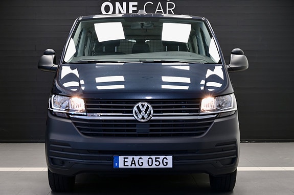 Volkswagen Caravelle 2 of 5