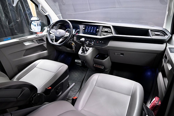 Volkswagen Caravelle 11 of 22