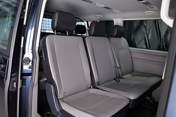 Volkswagen Caravelle 9 of 22