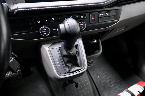Volkswagen Caravelle 17 of 22