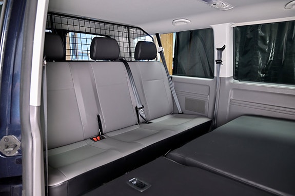 Volkswagen Caravelle 8 of 22