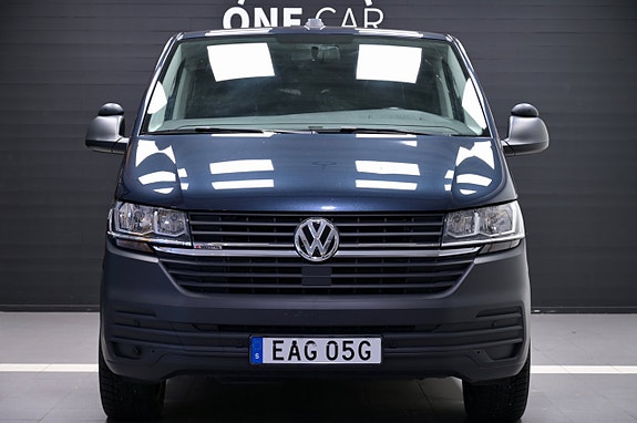 Volkswagen Caravelle 2 of 22