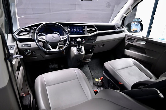 Volkswagen Caravelle 12 of 22
