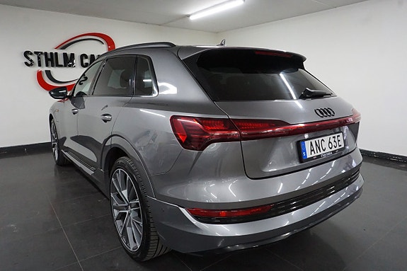 Audi e-tron 4 of 5