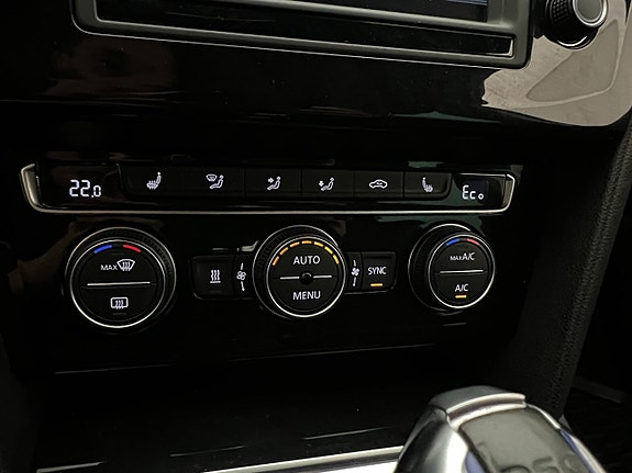 Volkswagen Passat 25 of 30