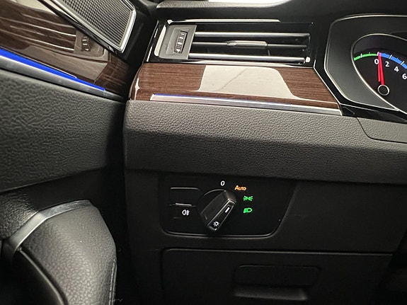Volkswagen Passat 16 of 30