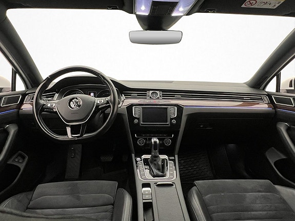 Volkswagen Passat 13 of 30