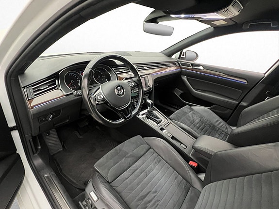 Volkswagen Passat 11 of 30