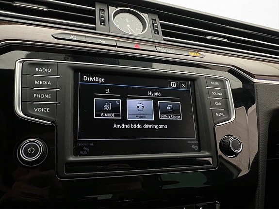 Volkswagen Passat 23 of 30