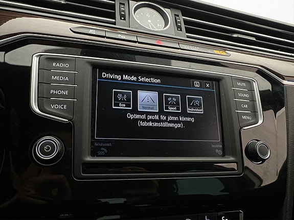 Volkswagen Passat 22 of 30