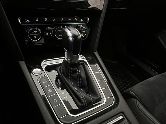 Volkswagen Passat 26 of 30