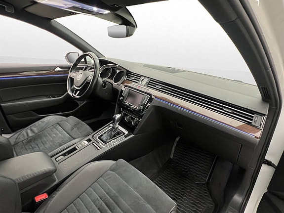 Volkswagen Passat 28 of 30