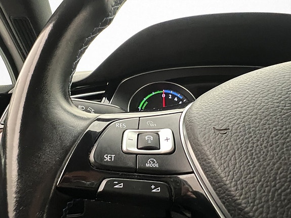 Volkswagen Passat 17 of 30