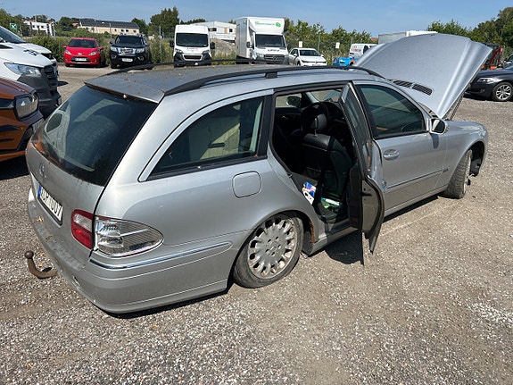 Mercedes-Benz E300 de 5 of 6