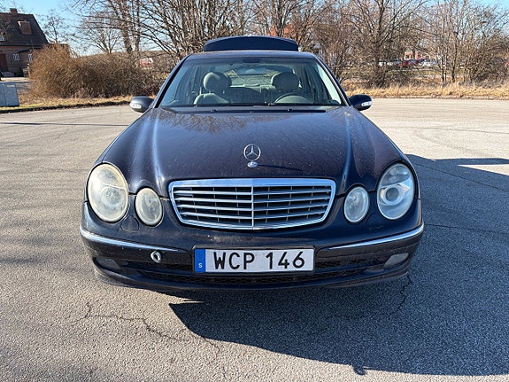 Mercedes-Benz E300 de 4 of 5