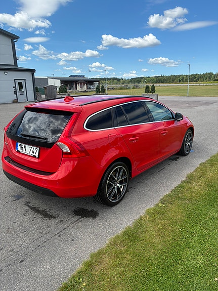 Volvo V60 3 of 5