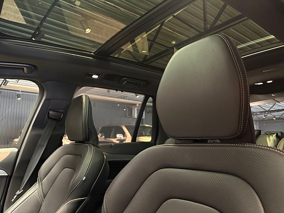 Volvo XC90 11 of 19