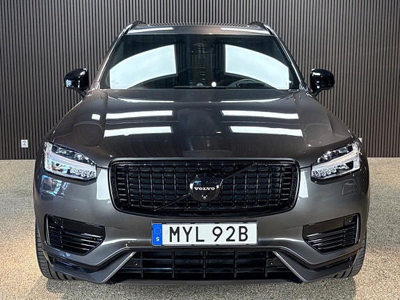 Volvo XC90 2 of 5