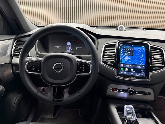 Volvo XC90 10 of 19