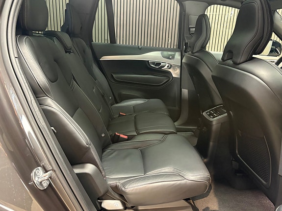 Volvo XC90 19 of 19