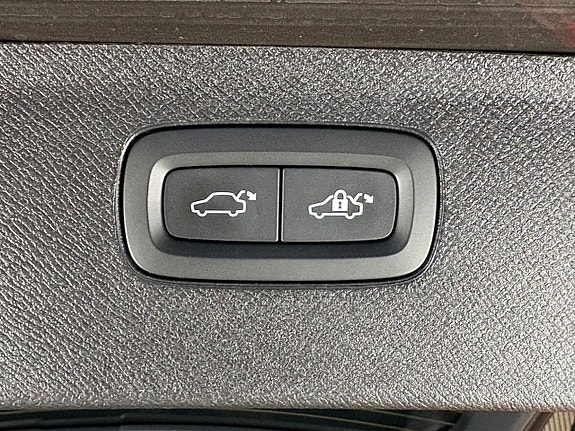 Volvo XC90 16 of 19