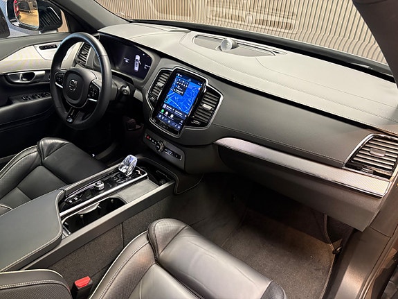 Volvo XC90 8 of 19